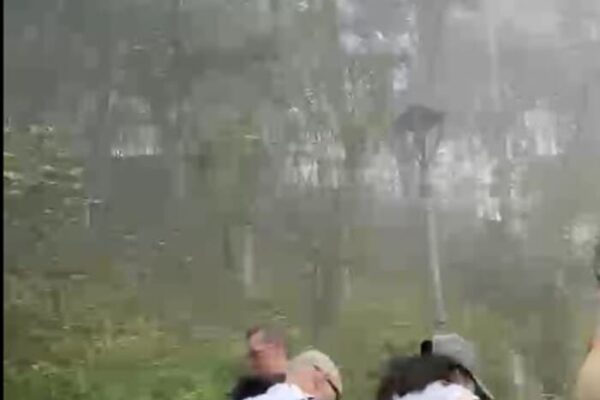 Ventania no início da tarde desta quinta-feira no Cristo Redentor no Rio de Janeiro