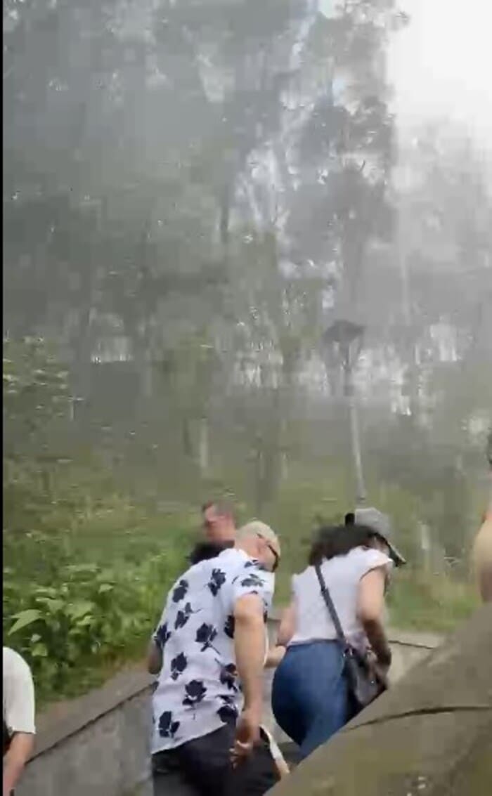 Ventania no início da tarde desta quinta-feira no Cristo Redentor no Rio de Janeiro