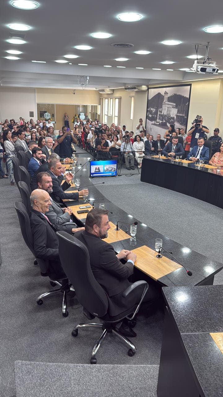 Vereadores de Oposição em Nova Friburgo dizem ter sido excluídos das 21 comissões da casa e acusam prefeito de ser corrupto