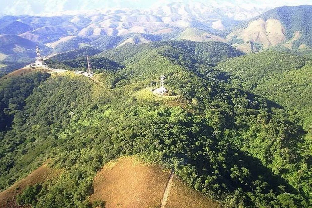 Vista do Pico do Lírio em Engenheiro Paulo de Frontin