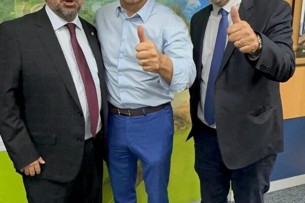 Zé Alexandre ao direita ao lado do Ministro do Turismo - Zé Alexandre retorna para Maricá como Secretário de Turismo em 2025