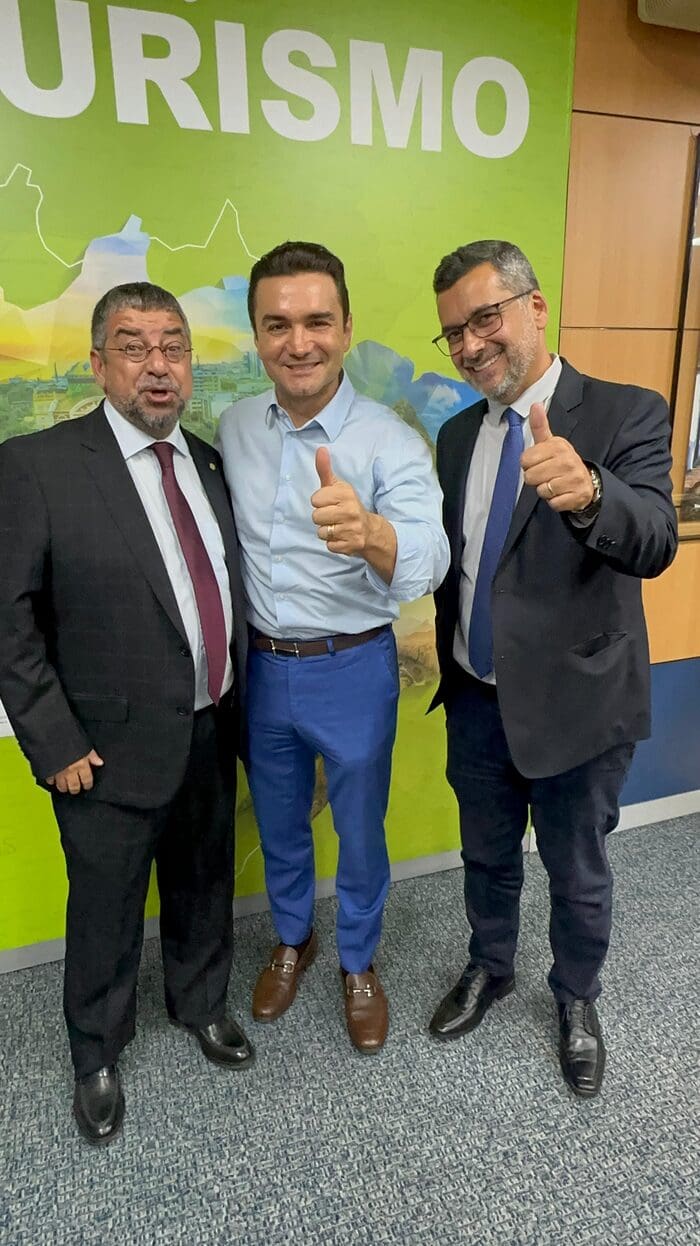 Zé Alexandre ao direita ao lado do Ministro do Turismo - Zé Alexandre retorna para Maricá como Secretário de Turismo em 2025