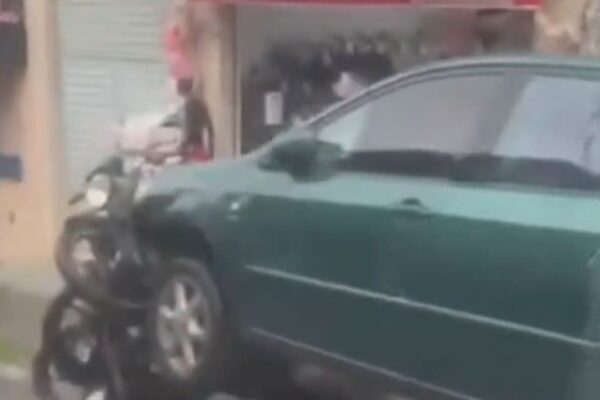 Acidente de trânsito em Nova Friburgo: carro e moto colidem em Olaria.