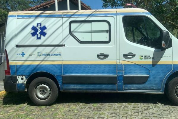 Ambulância de emergência em São Pedro da Serra, Rio de Janeiro