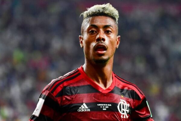 Bruno Henrique, jogador de futebol do Flamengo, em campo.