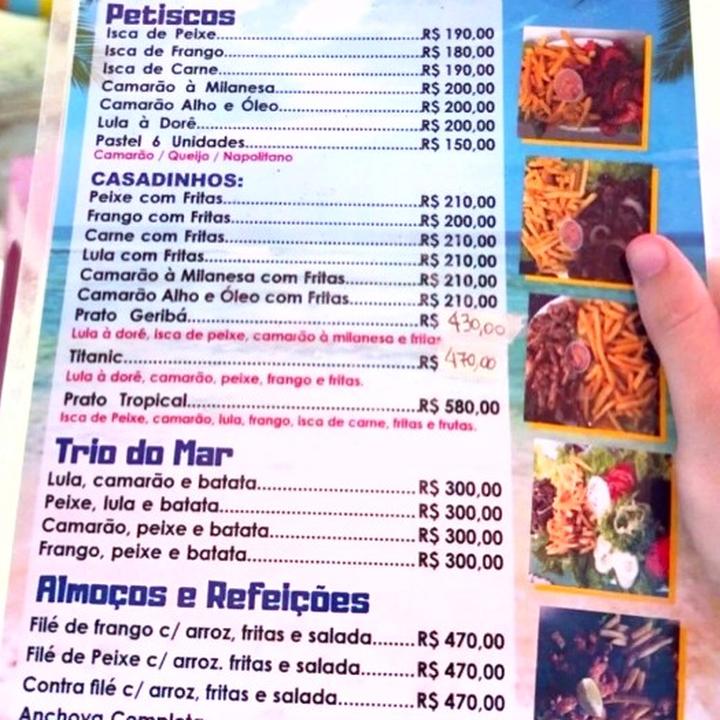 Cardápio de petiscos e refeições com preços em real brasileiro (R$)