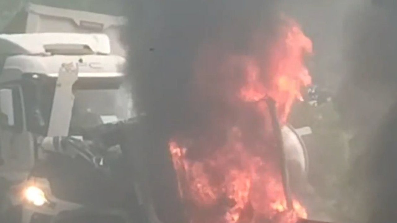 Carreta em chamas após explosão na Serra das Araras.