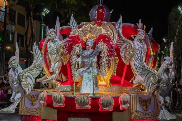 Carro alegórico da Imperatriz de Olaria, campeã do carnaval de Nova Friburgo 2025.