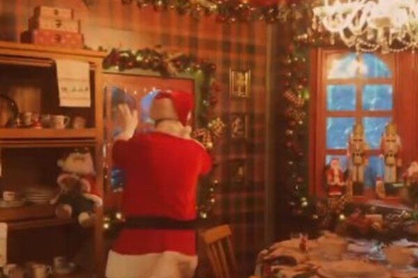Casa do Papai Noel em Nova Friburgo, com o Papai Noel dentro.