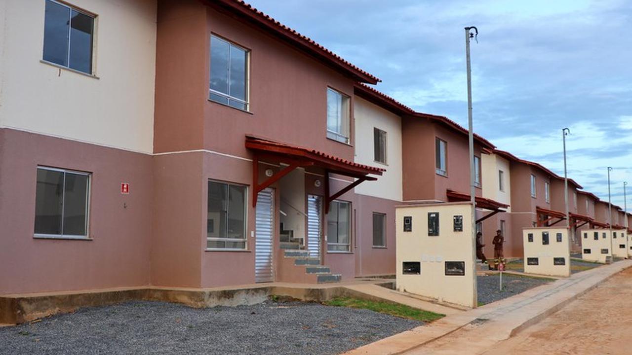 Casas do programa Minha Casa Minha Vida em Nova Friburgo, prédios residenciais.