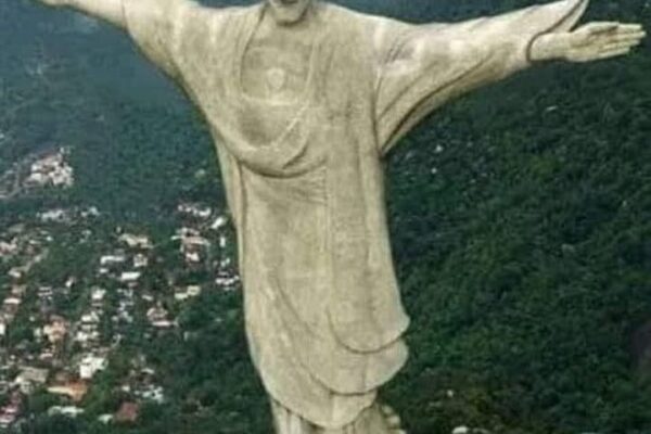 Cristo Redentor com vento forte, alerta sobre ventania no Rio de Janeiro.