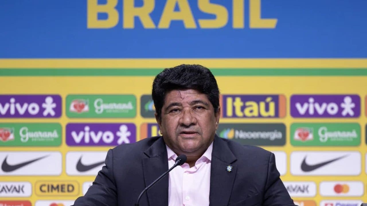 Ednaldo Rodrigues, presidente da CBF, em uma coletiva de imprensa.