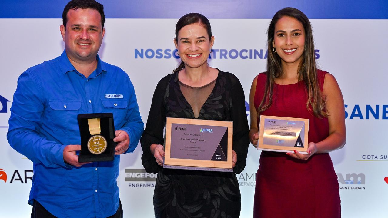 Equipe de Águas de Nova Friburgo recebe prêmio por projeto inovador de gestão de resíduos.