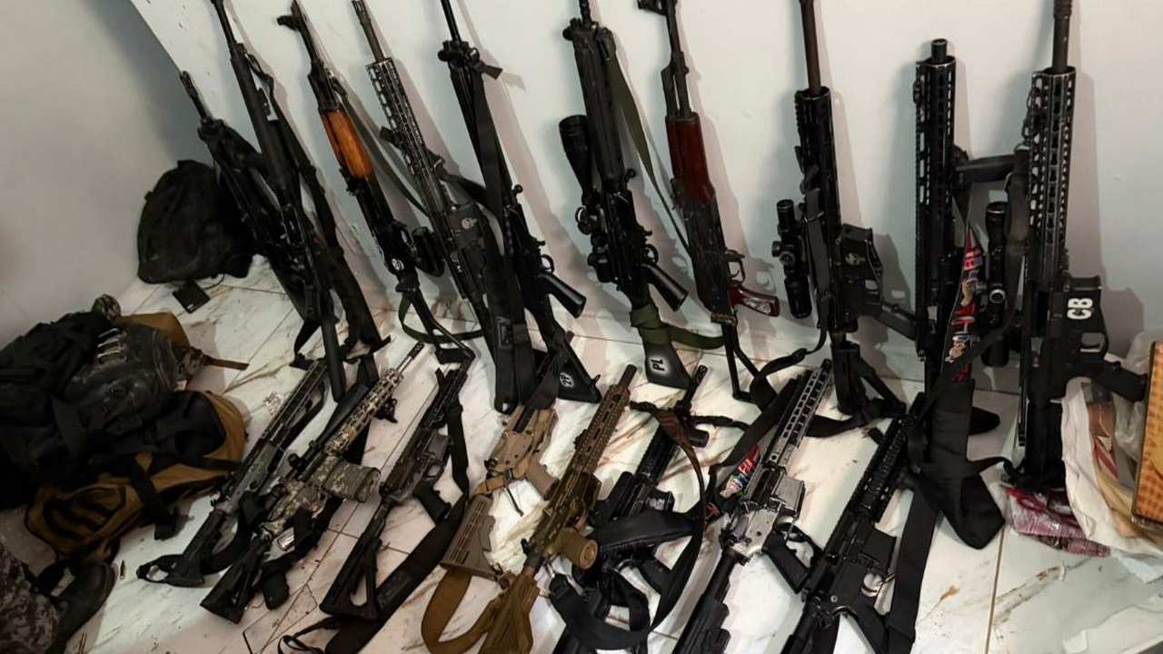Grande apreensão de armas em operação policial no Rio de Janeiro