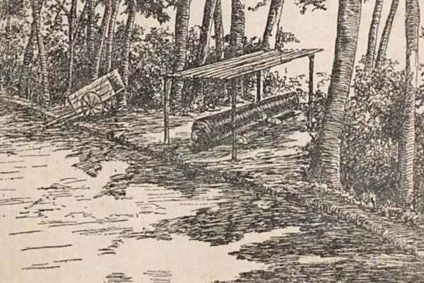 Gravura da Fortaleza de Jacarepaguá, com canhão sob abrigo e carrinho de transporte.