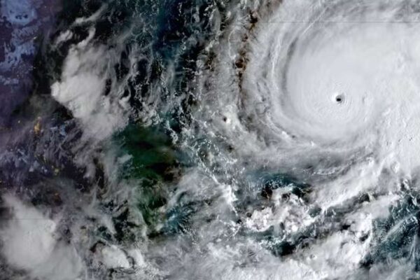 Imagem de satélite do furacão Melissa, categoria 5, se aproximando da Jamaica