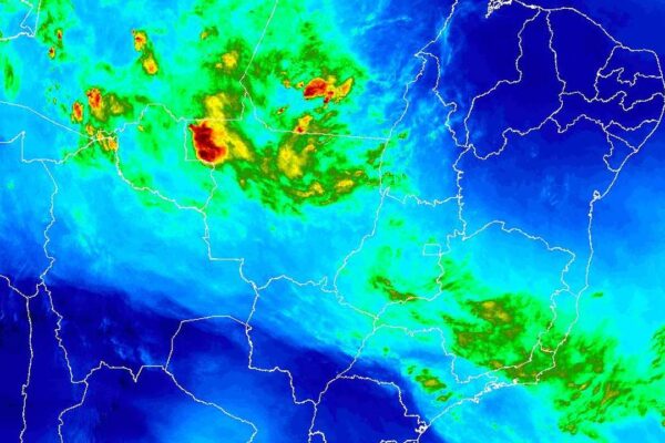 Imagem de satélite mostra frente fria sobre o Rio de Janeiro com possibilidade de tempestades.