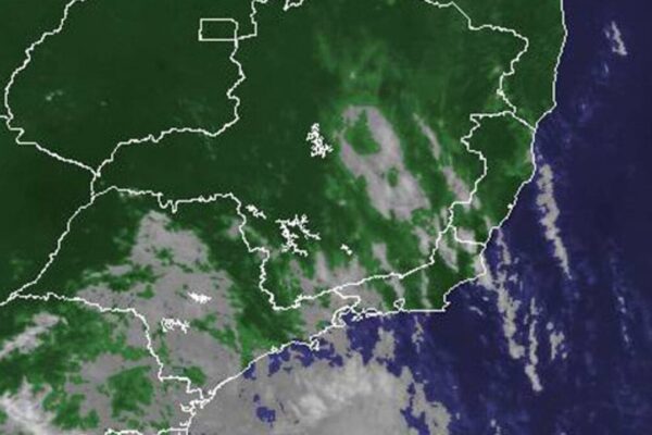 Imagem de satélite mostrando áreas de instabilidade sobre o Rio de Janeiro, indicando possibilidade de chuva.