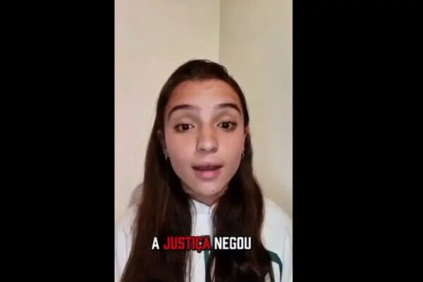 Jovem fala sobre decisão judicial. Texto na imagem: A Justiça negou.