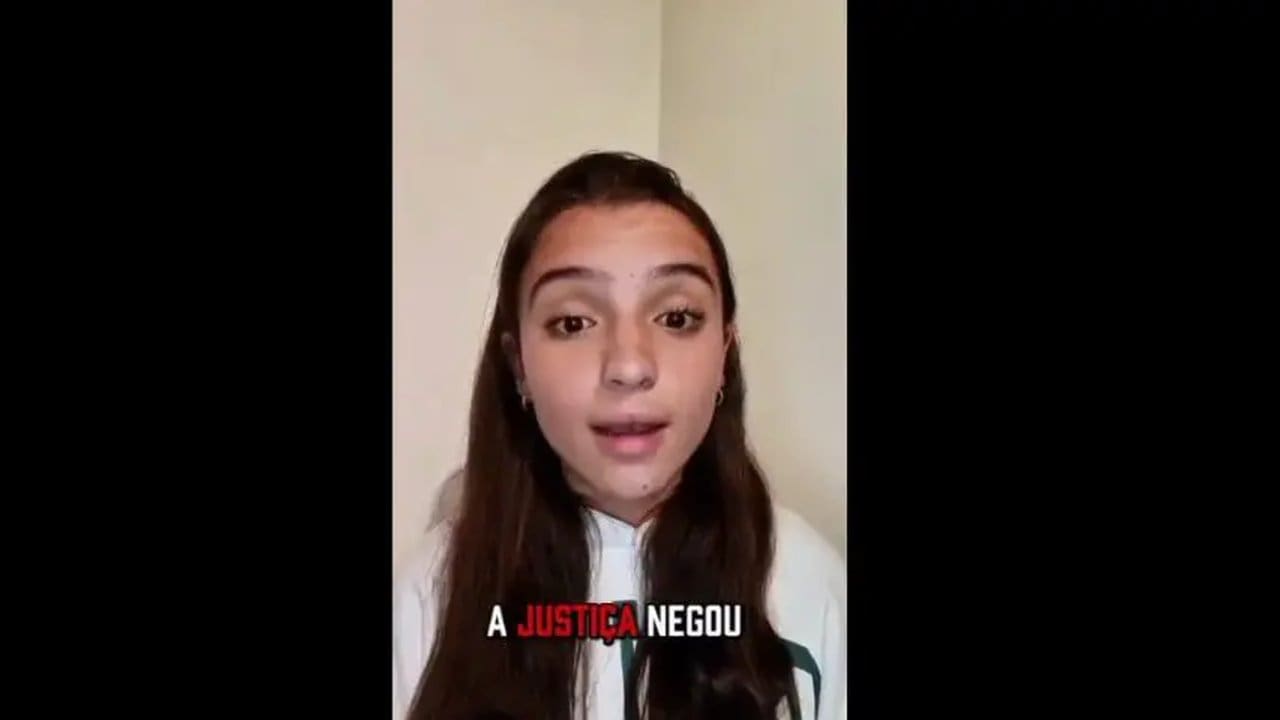 Jovem fala sobre decisão judicial. Texto na imagem: A Justiça negou.
