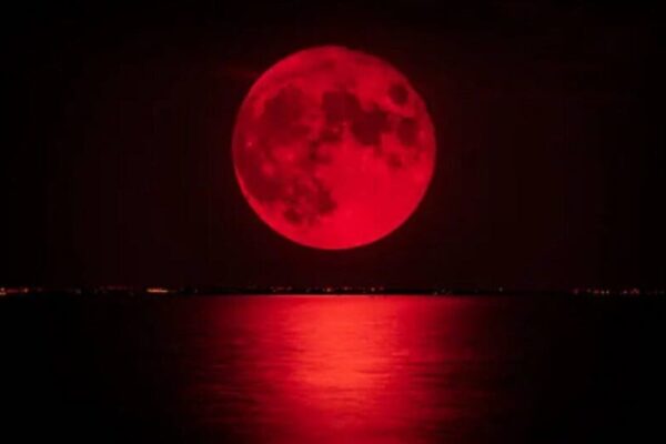 “Lua de sangue” ficará visível para todo Brasil - Imagem IStock