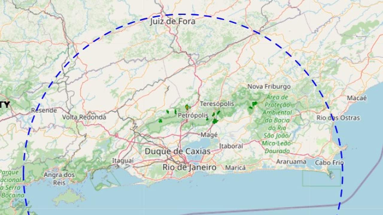 Mapa do Rio de Janeiro e interior com áreas de alerta de chuva e ventos fortes.