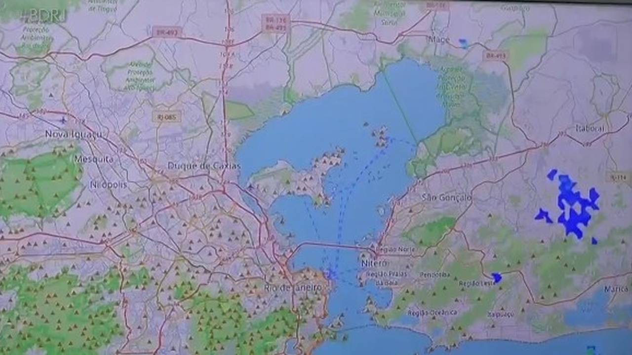 Mapa meteorológico do Rio de Janeiro mostrando áreas de chuva e previsão do tempo.