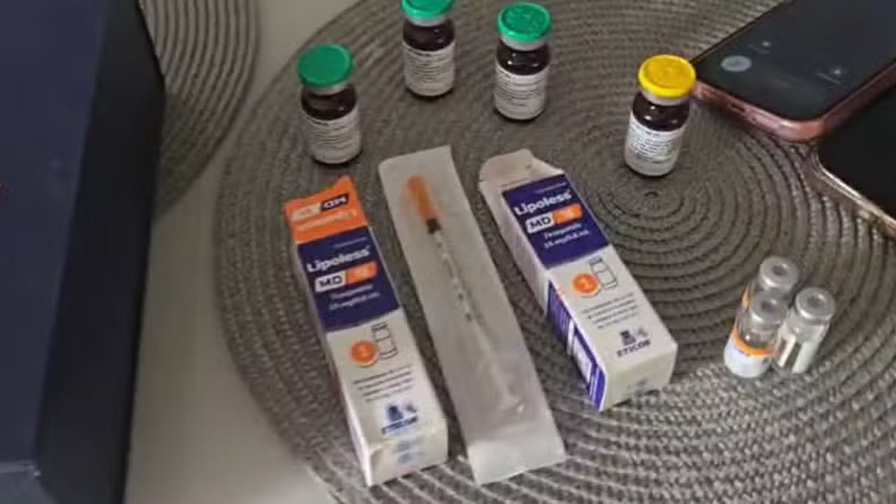 Medicamentos para diabetes apreendidos, incluindo frascos e embalagens de Lipoless MD.