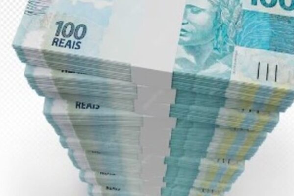 Pilha de notas de 100 reais do Brasil.
