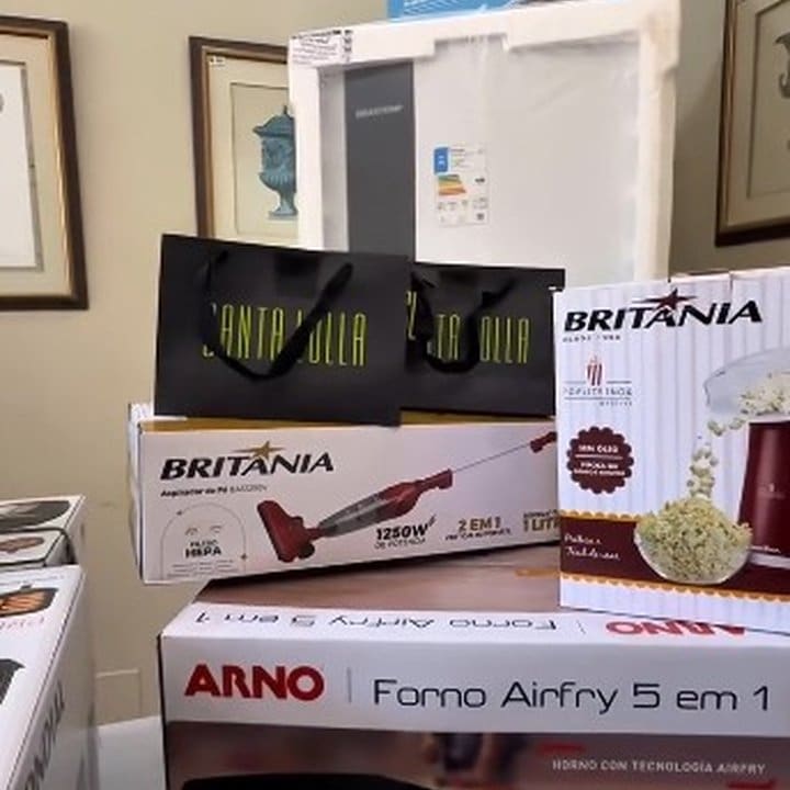 Produtos eletrônicos e presentes para a Festa do Servidor em Nova Friburgo, incluindo eletrodomésticos da Britânia e Arno.