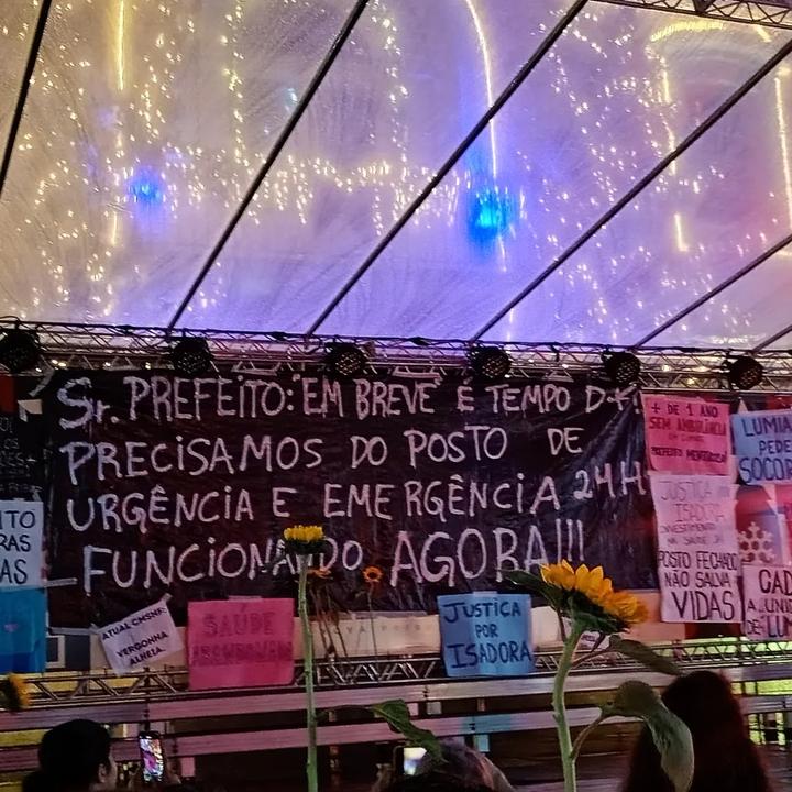 Protesto em Lumiar cobra explicações da prefeitura após morte de criança e ambulância.
