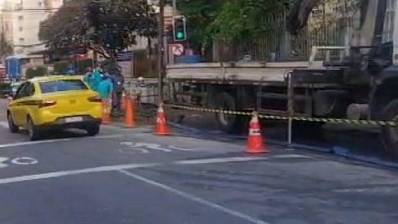 Retenção de trânsito no Rio de Janeiro devido a interdições.