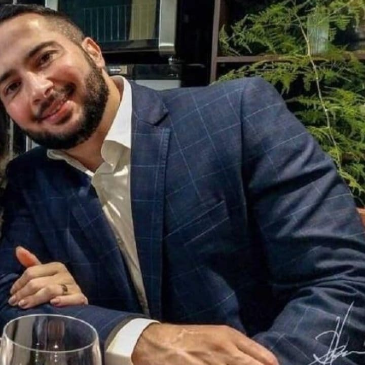 Ricardo Jucá em foto de perfil, possivelmente antes dos crimes.