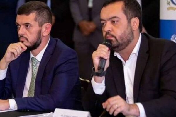 Rodrigo Bacellar e Cláudio Castro em evento público.