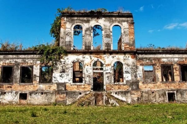 Ruínas da Fazenda São Bernardino em Nova Iguaçu, RJ.