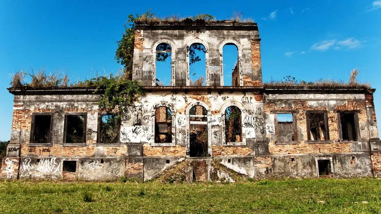 Ruínas da Fazenda São Bernardino em Nova Iguaçu, RJ.