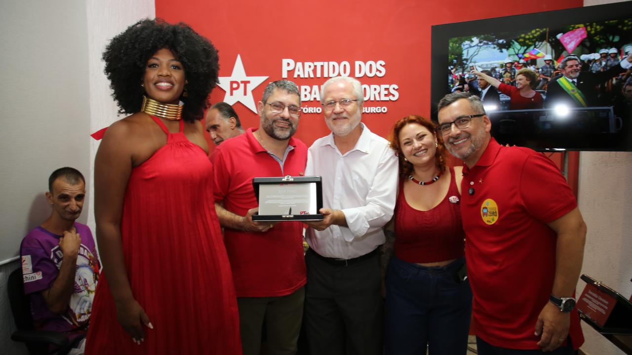 Vereadora Maiara Felício (PT) e Zé Alexandre (Presidente do PT Nova Friburgo) em evento do PT.