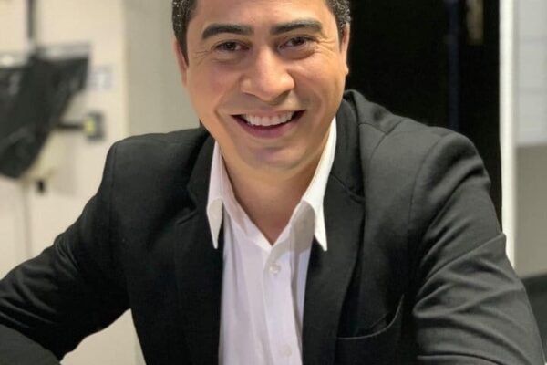 Wanderson Nogueira assume cadeira na Alerj em meio a controvérsias.