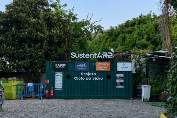 Área de armazenamento e reciclagem da Arp próxima à unidade escolar