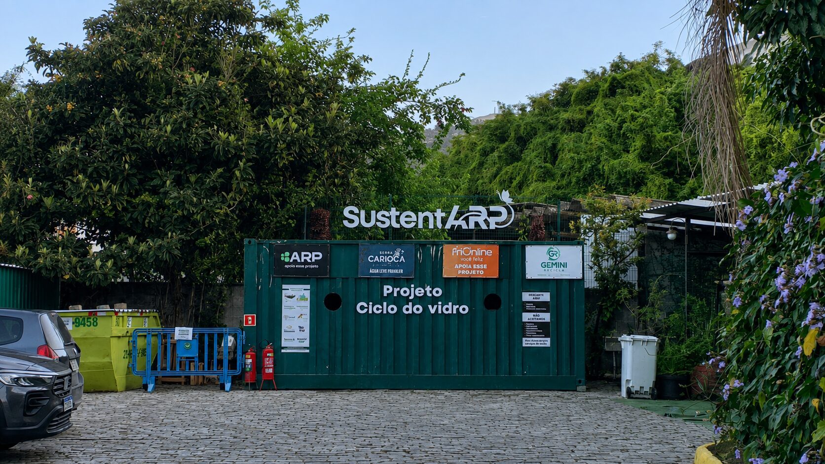 Área de armazenamento e reciclagem da Arp próxima à unidade escolar