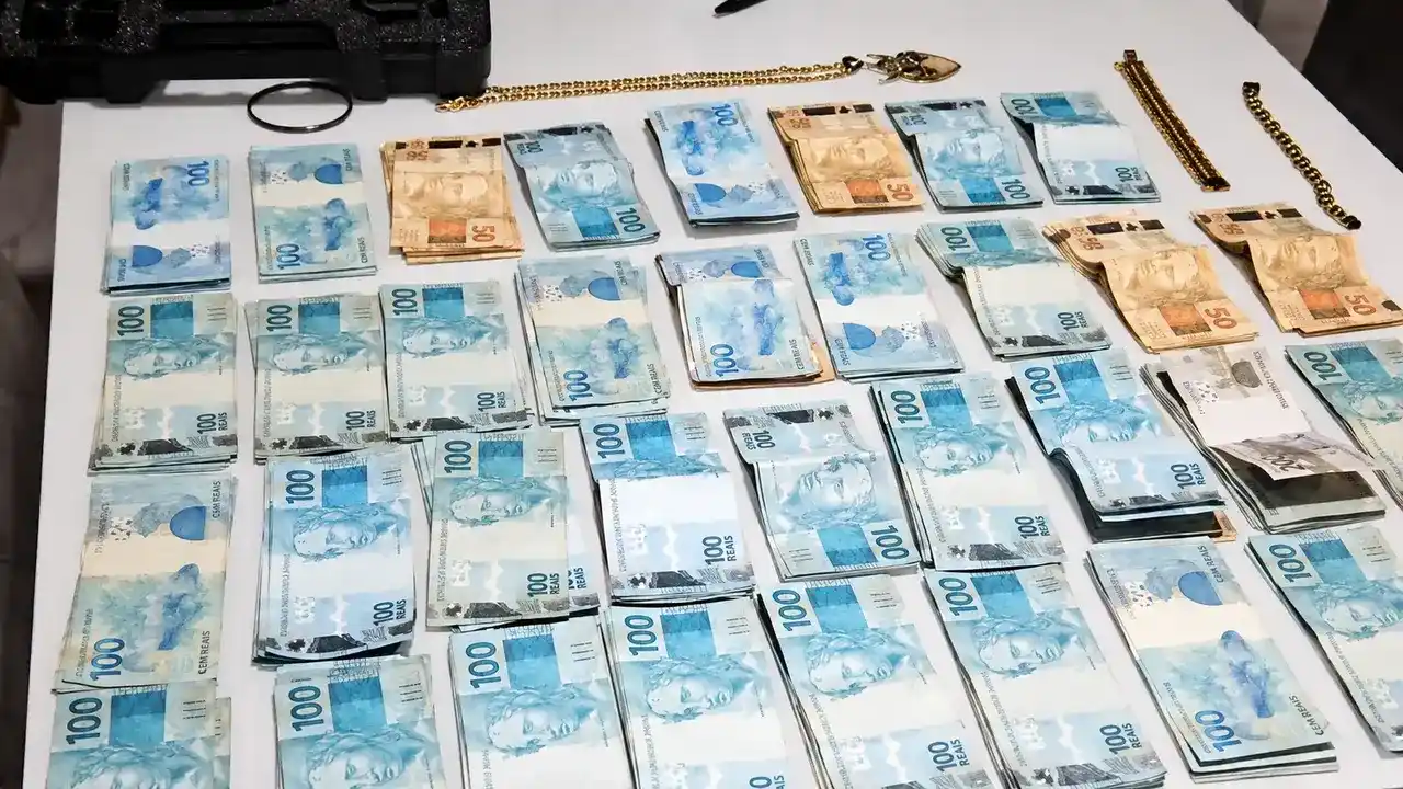 Deputado Rafael Nobre e vereador Magrão Nobre, denunciados pelo Ministério Público do Rio em investigação sobre contratos públicos.
