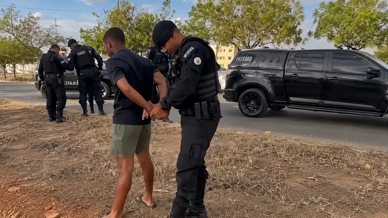 Vídeo desfocado mostra veículo avançando durante ocorrência investigada no Distrito Federal