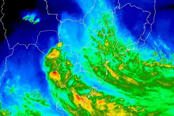 Imagem de satélite mostra sistema meteorológico avançando pelo Centro-Sul do Brasil