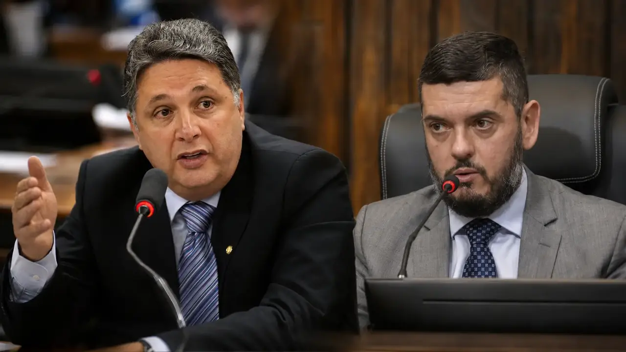 Imagem mostra publicação em rede social atribuída a Antony Garotinho sobre Rodrigo Bacellar e a política do Rio de Janeiro.