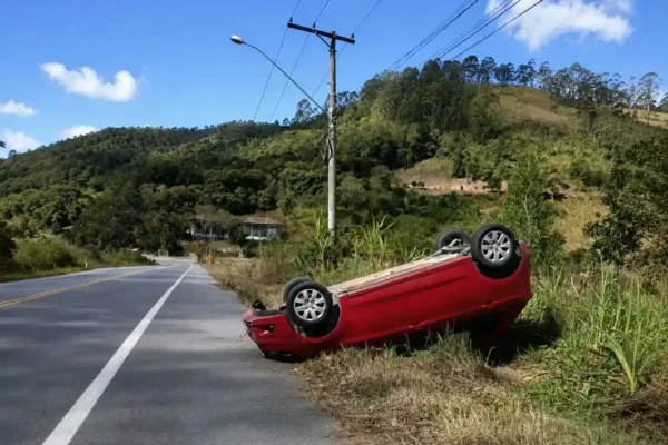 Segundo capotamento em dois dias na RJ-130