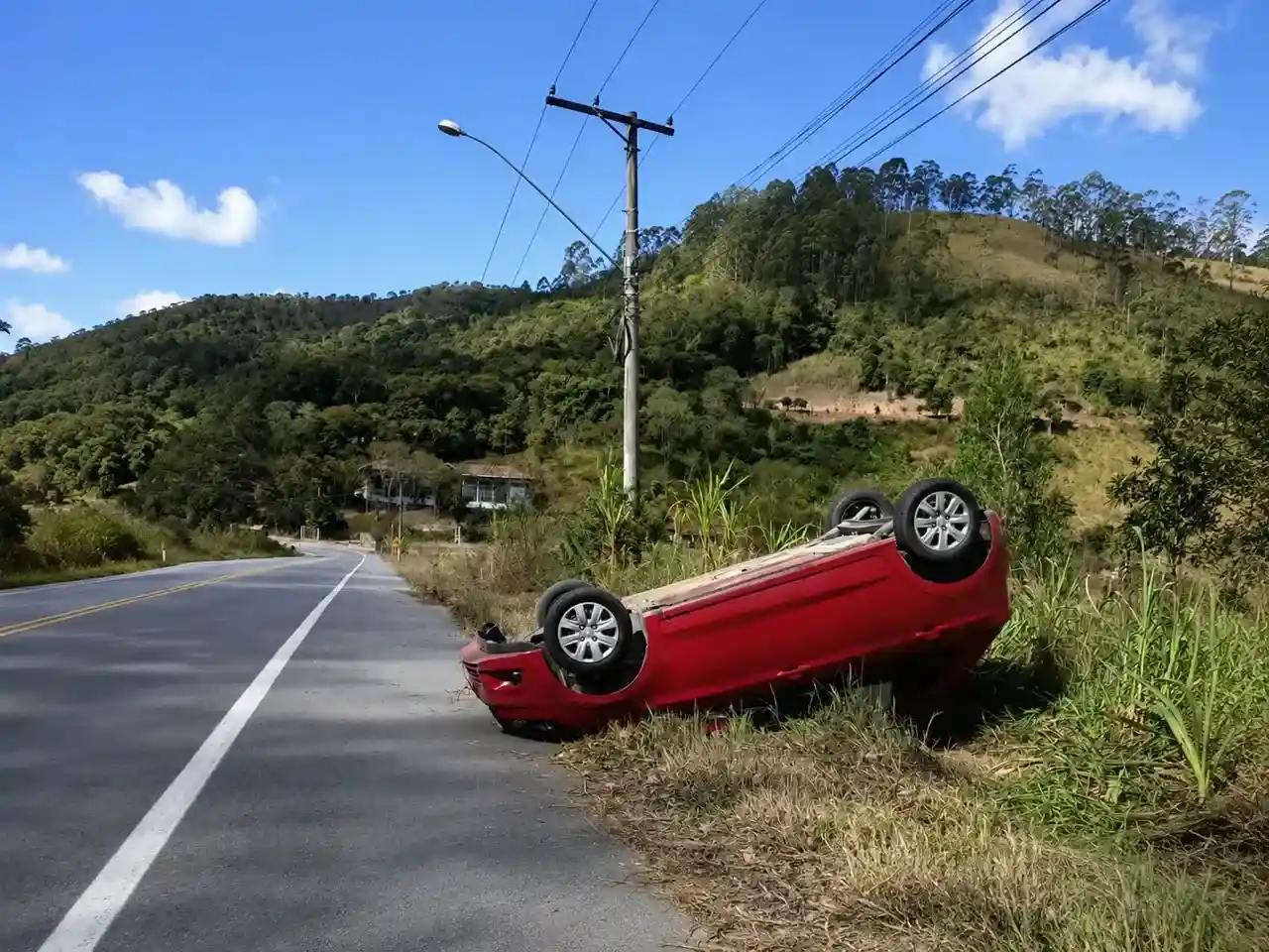 Segundo capotamento em dois dias na RJ-130