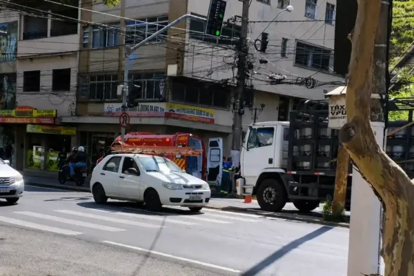 Estudante é atingida por caminhão no bairro Ypu