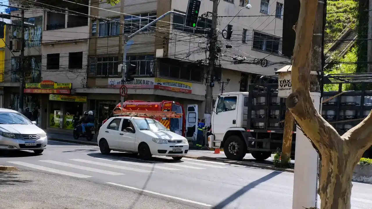 Estudante é atingida por caminhão no bairro Ypu