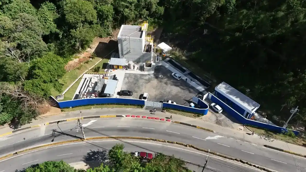 Obra de saneamento na Via Expressa, em Nova Friburgo, ligada à implantação do sistema da ETE Cônego.