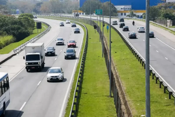 Trecho ampliado da BR-101 entre São Gonçalo e o Trevo de Manilha, em Itaboraí.